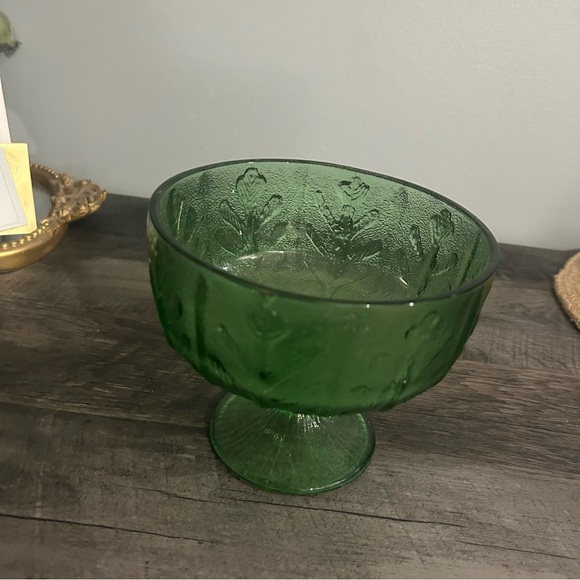 Vintage FTD 1978 Green Depression Glass Footed Pedestal Bowl Oak Leaf Pattern - Picture 2 of 5
